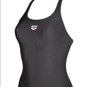 Arena Swimsuit re-poshing because it is too big.  Great "small meet" suit!